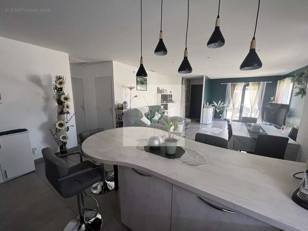 Maison à ALBA-LA-ROMAINE