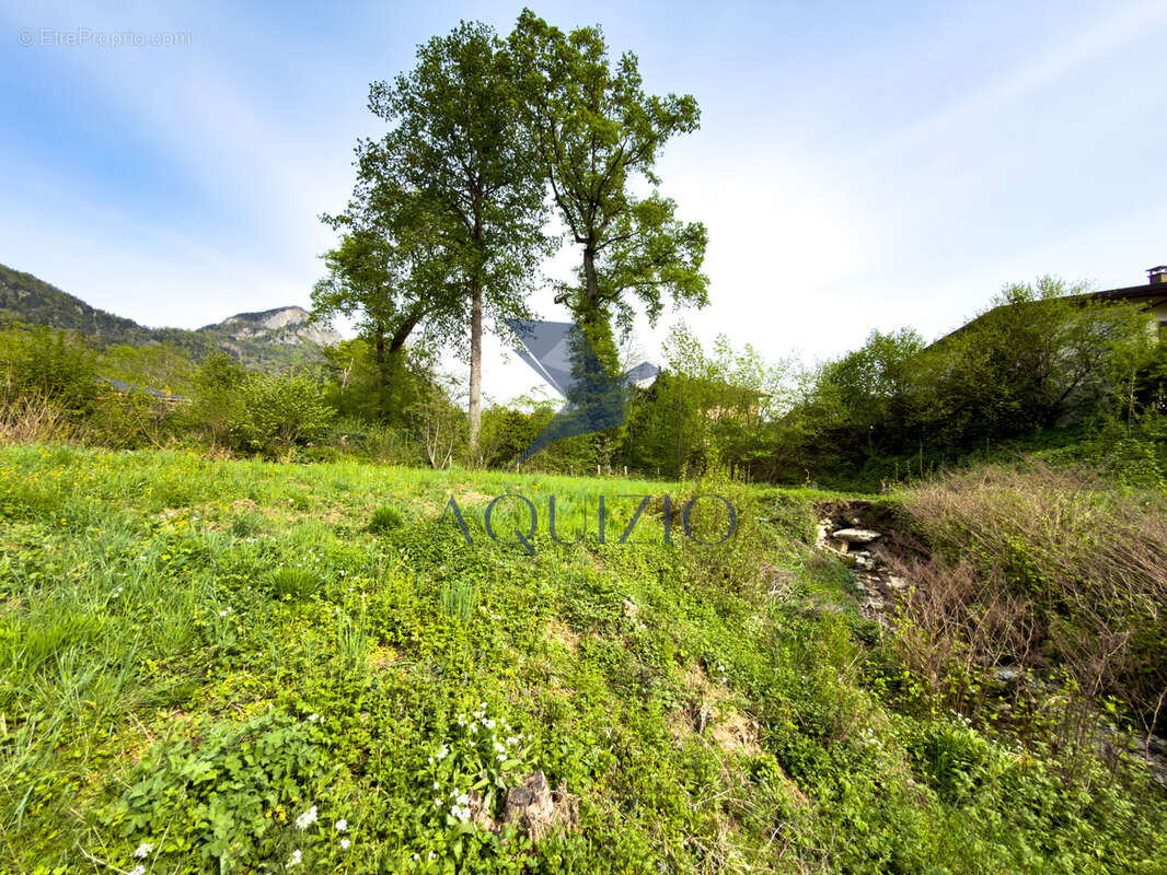 Terrain à MARIGNIER