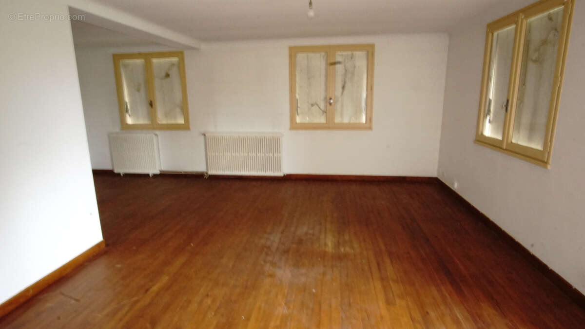 Local commercial - photo 10