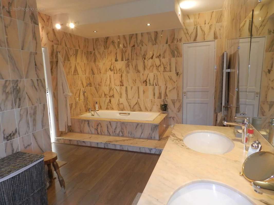 Maison à SAINT-PIERRE-SUR-DIVES