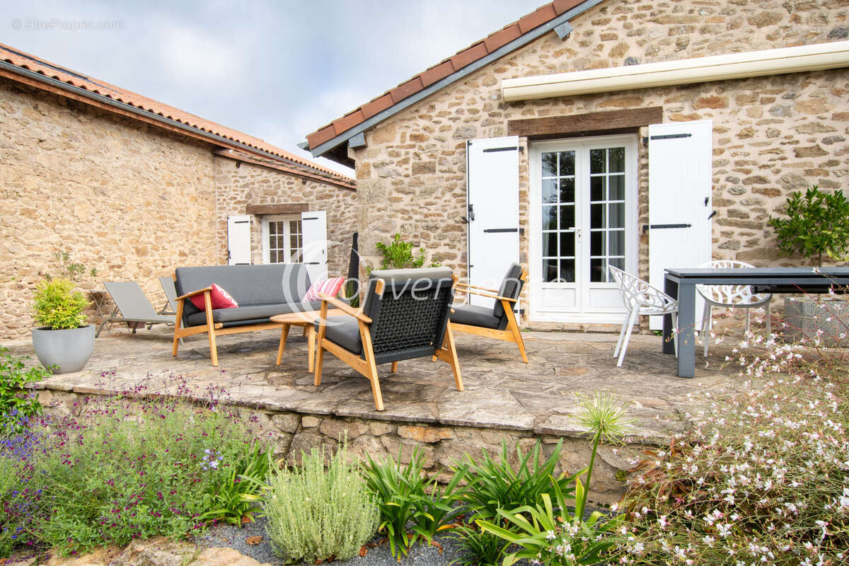 Maison à SAINT-JOUVENT