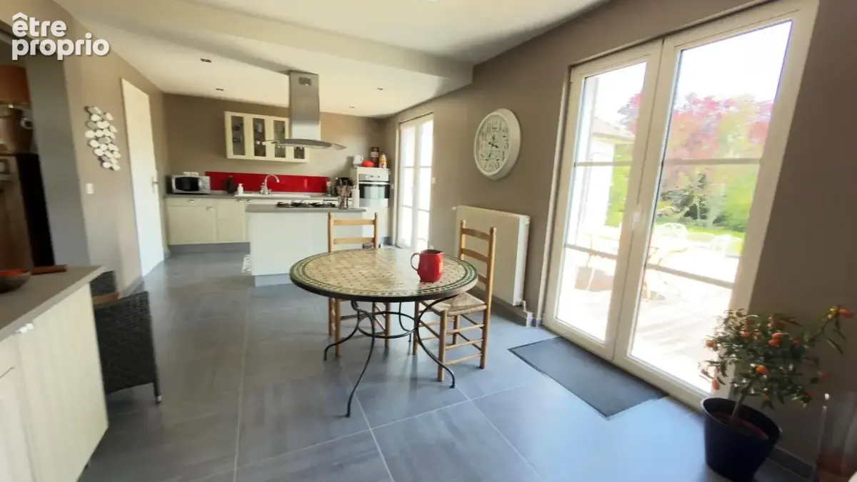 Magnifique propriete de semi plain pied erigee sur plus de 1300 m² - photo 8
