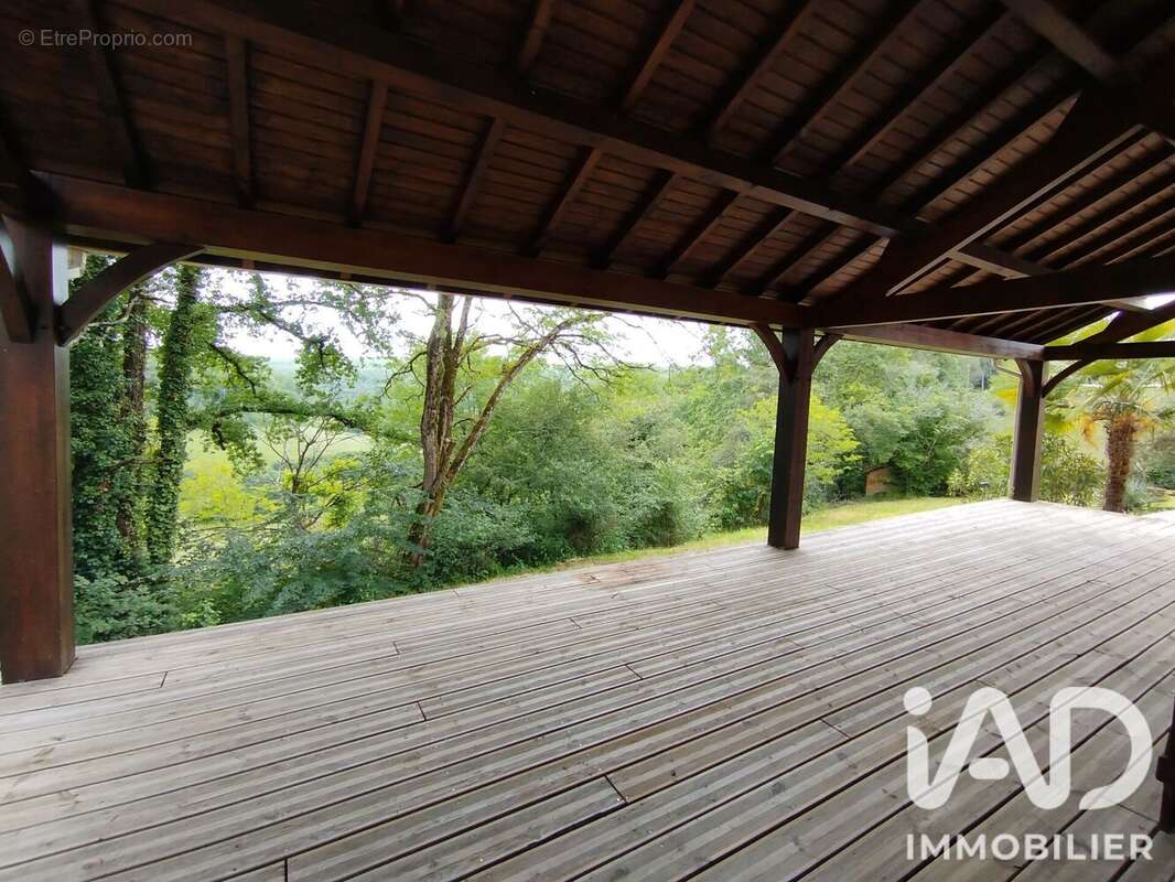 Maison 180 m² à Cressensac  - photo 2