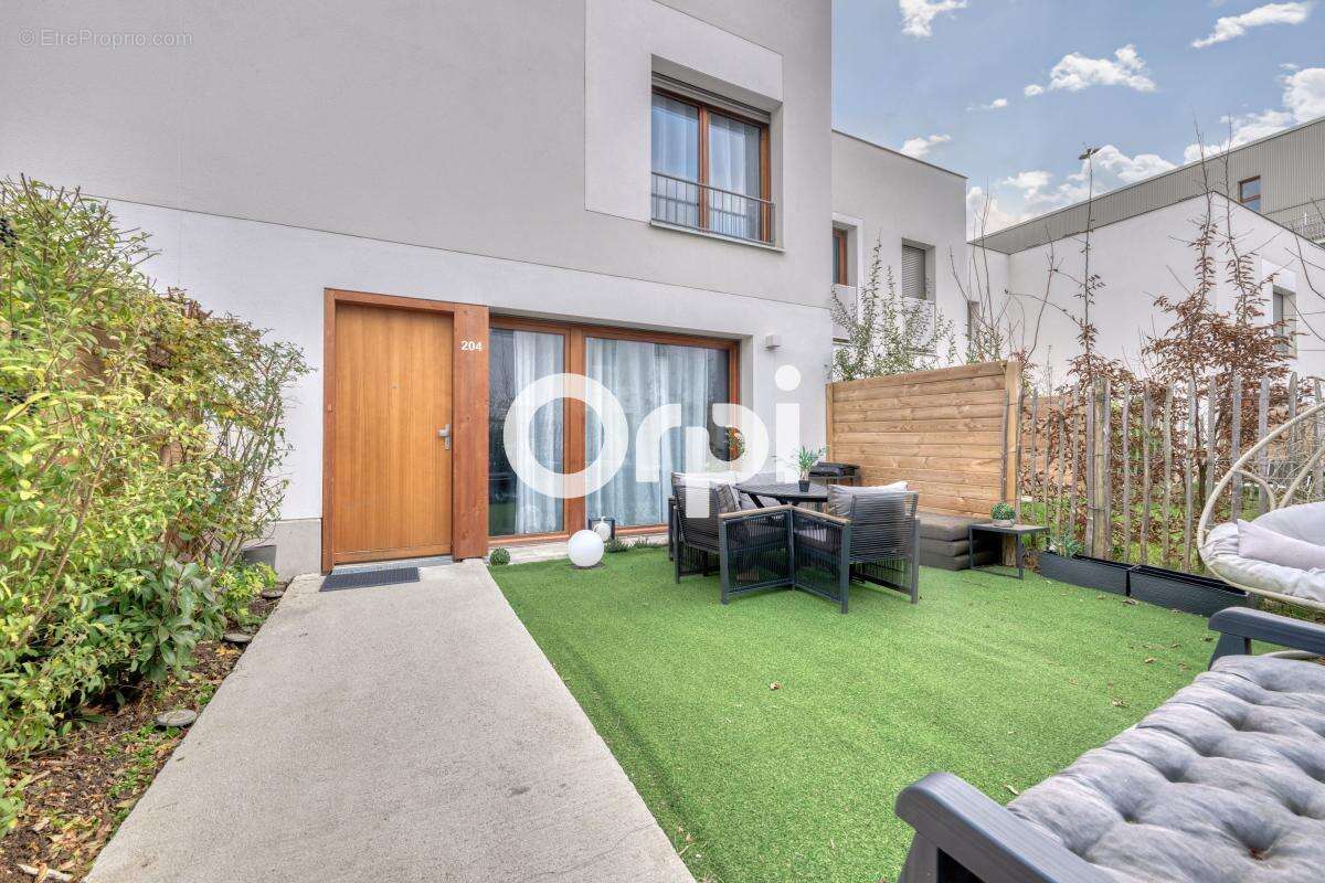 Maison à BUSSY-SAINT-GEORGES