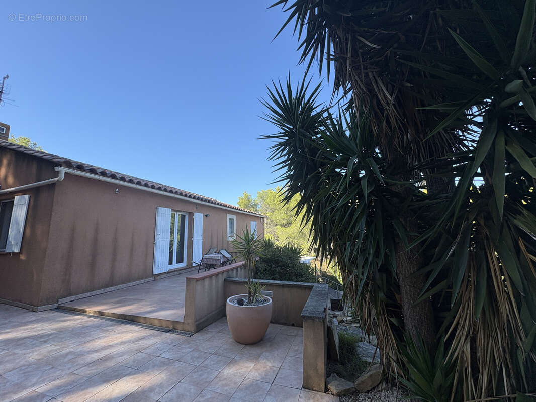 Maison à SAINT-CYR-SUR-MER