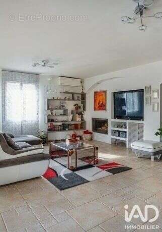 Maison 180 m² à Ensues-La-Redonne  - photo 2