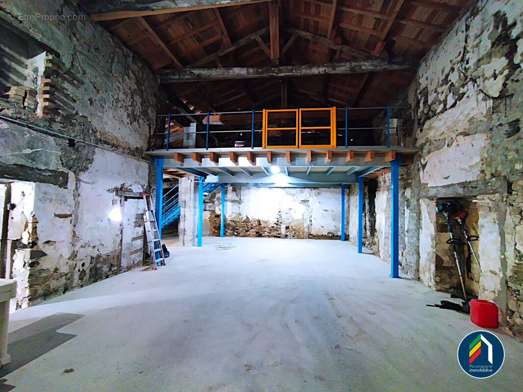 Parking à SAINTE-FLORENCE