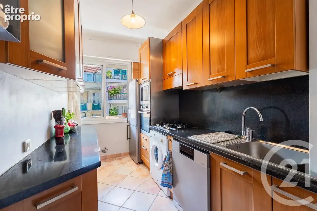 Appartement 3 pièces 63 m² à vendre à Nice (06000) - photo 2