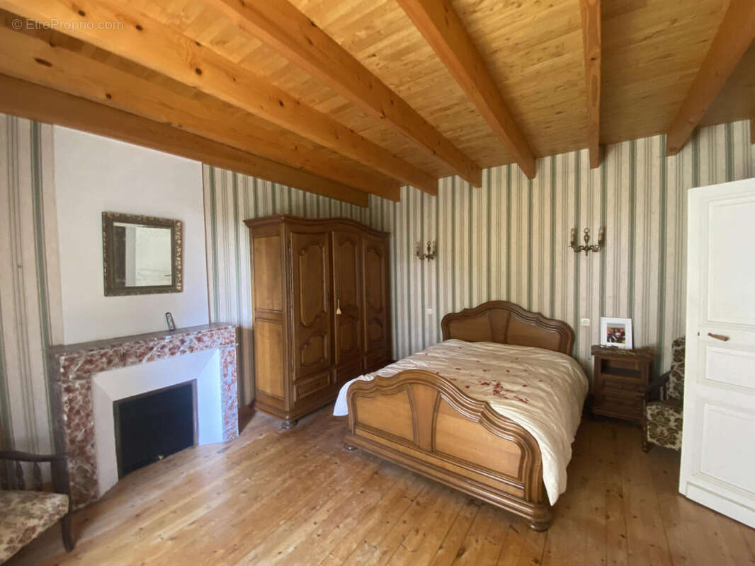 ch 2 etage - Maison à CHALAIS