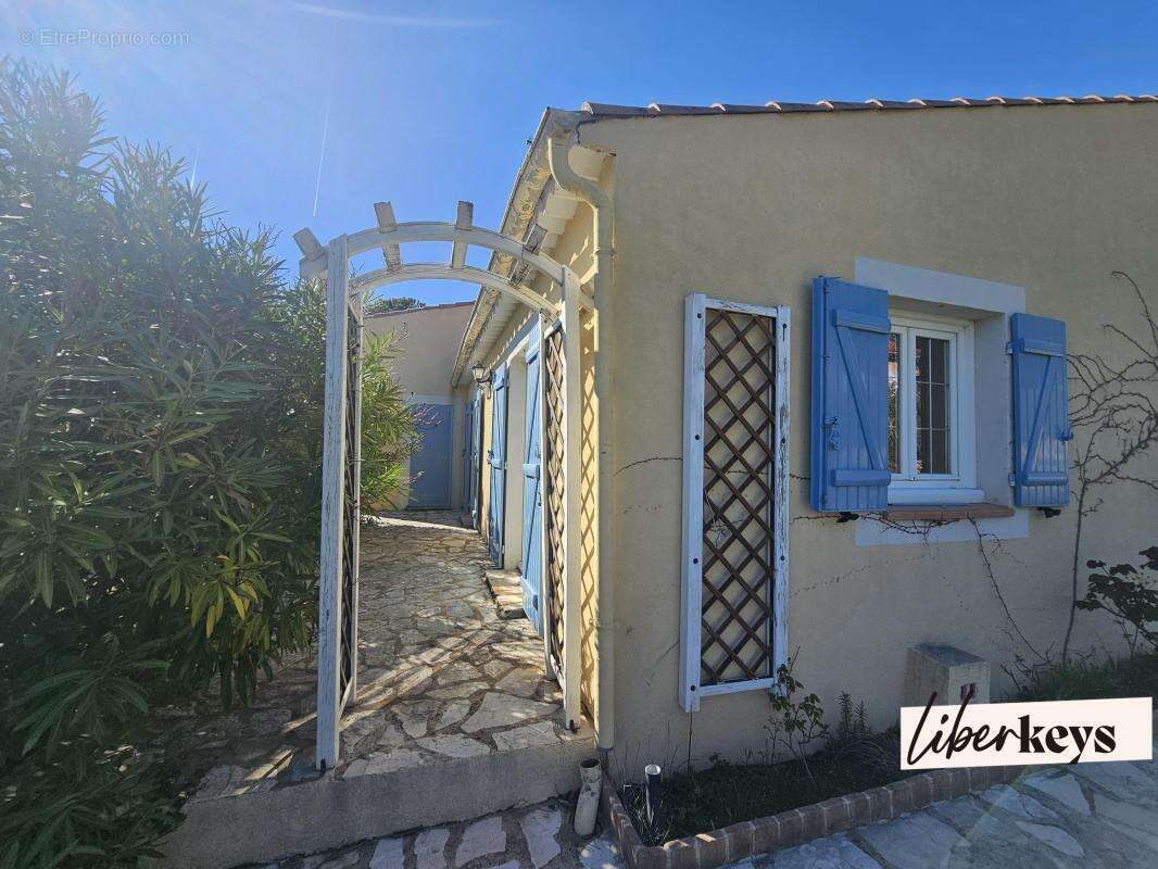 Maison Provençale - piscine - garage à Villecroze (Var)  sur  terrain clos de 1600 m² clos - photo 13