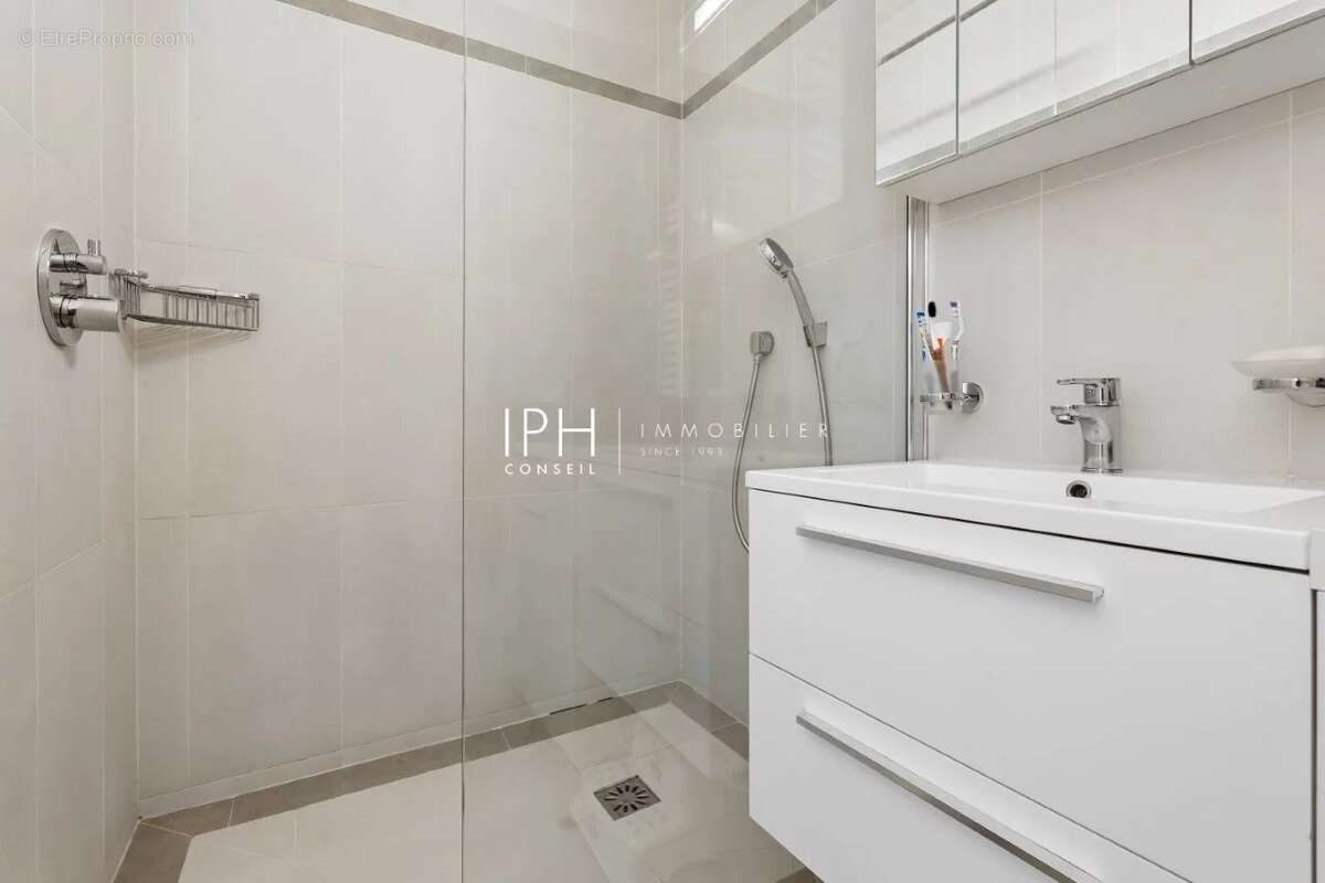 Appartement à LEVALLOIS-PERRET