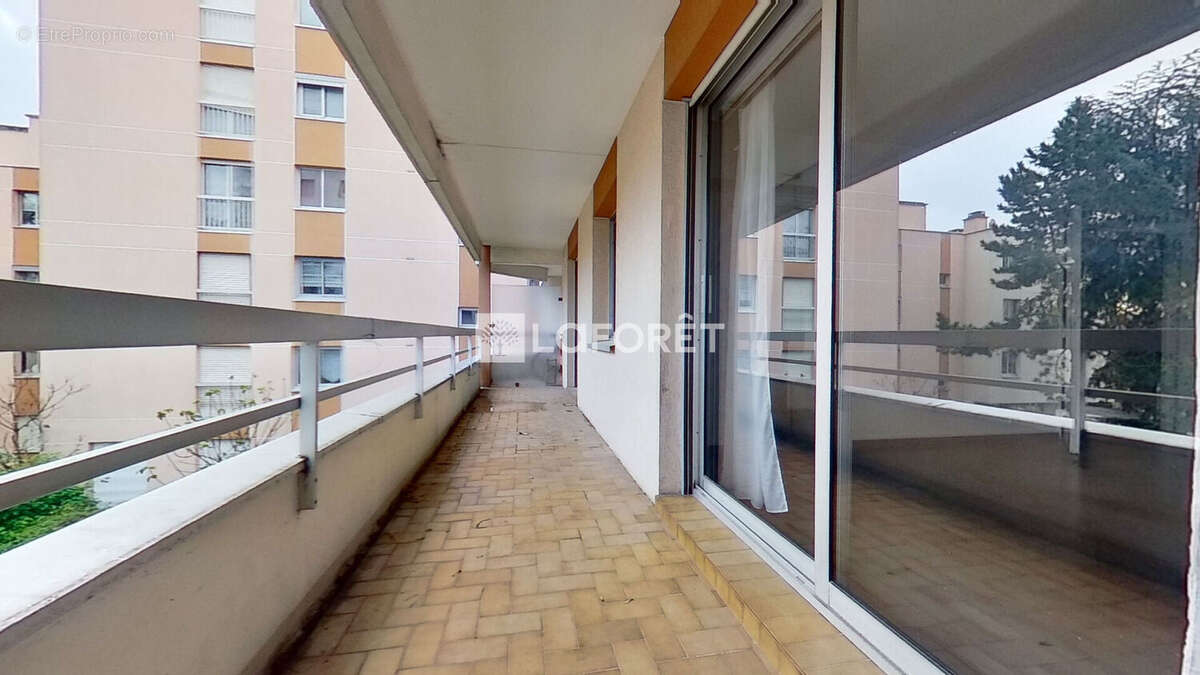 Appartement F2 46,43m² - balcon - parking - photo 2