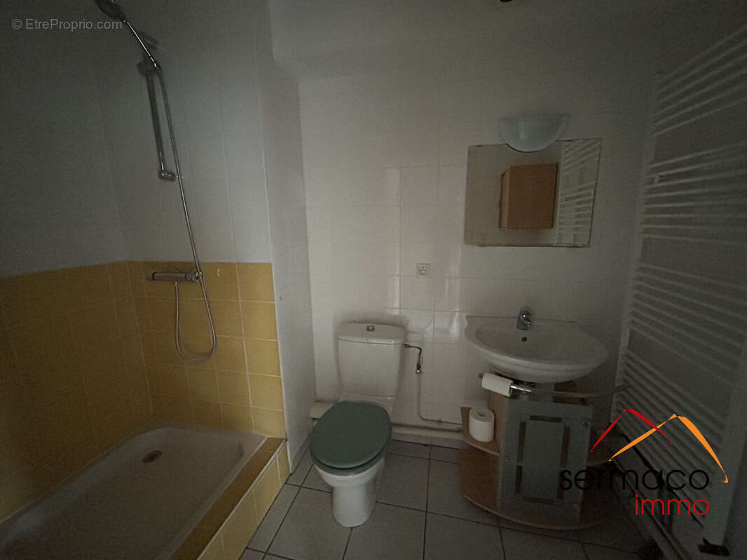 Salle de bains - Appartement à SARREGUEMINES