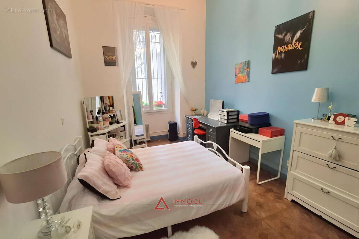Appartement à MARSEILLE-1E