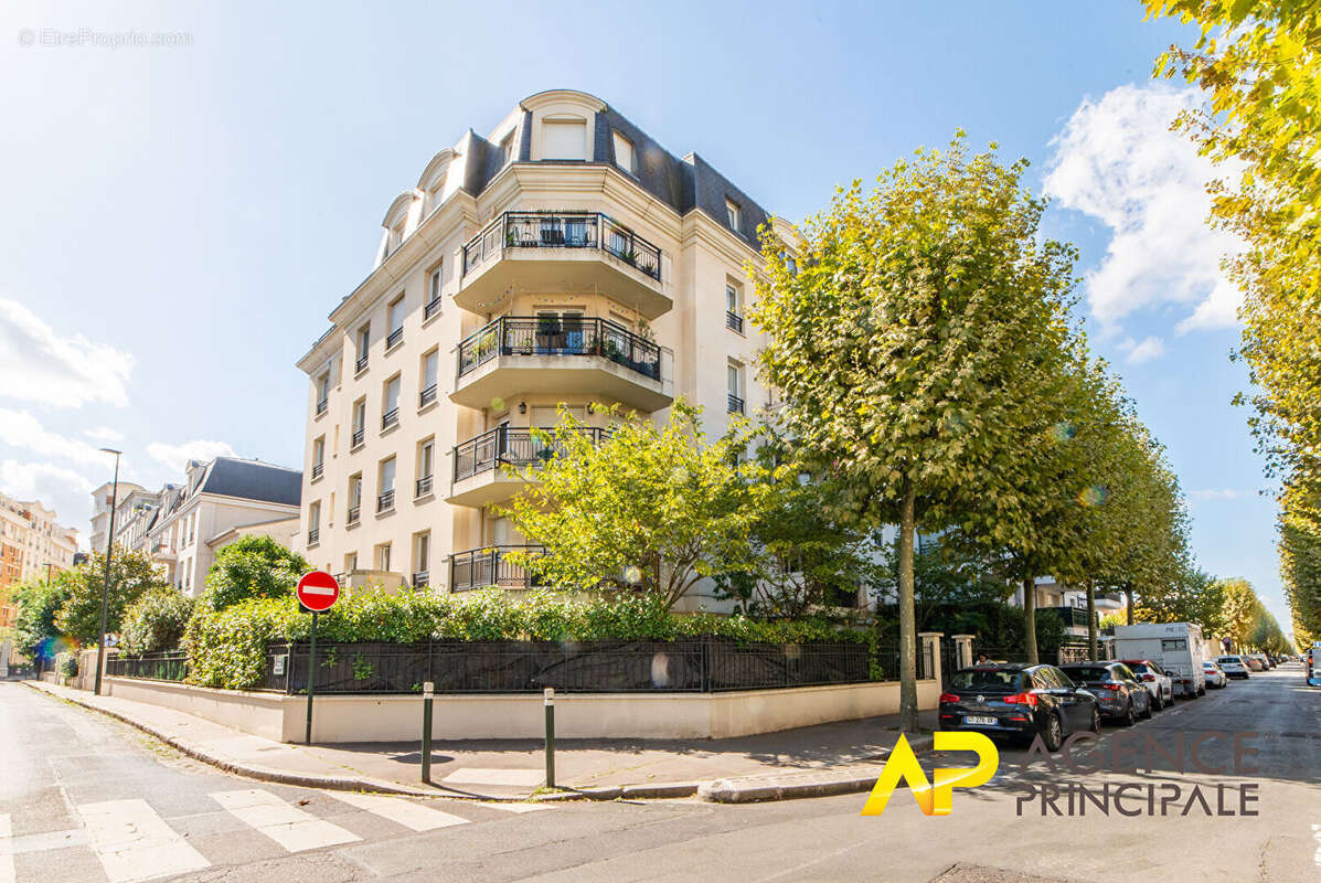 Appartement à LA GARENNE-COLOMBES