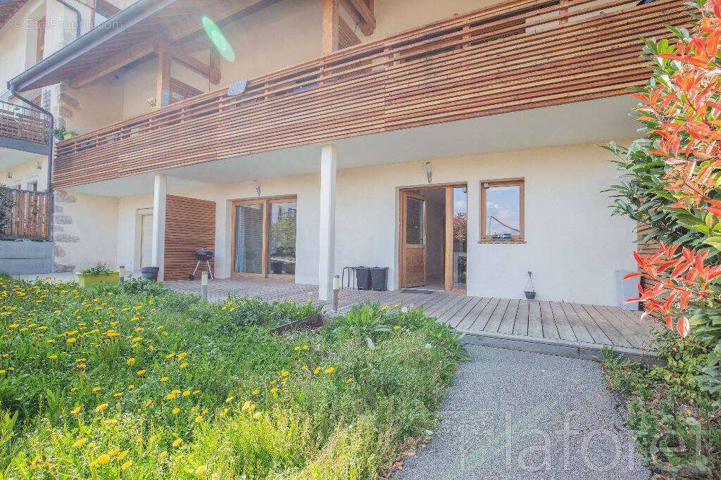 Appartement à POISY
