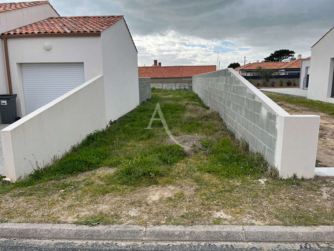 Terrain à batir - Libre de constructeur- Saint HILAIRE DE RIEZ - photo 3