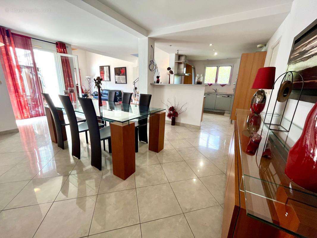 Superbe villa non mitoyenne avec piscine, véranda et cuisine d'été - photo 9