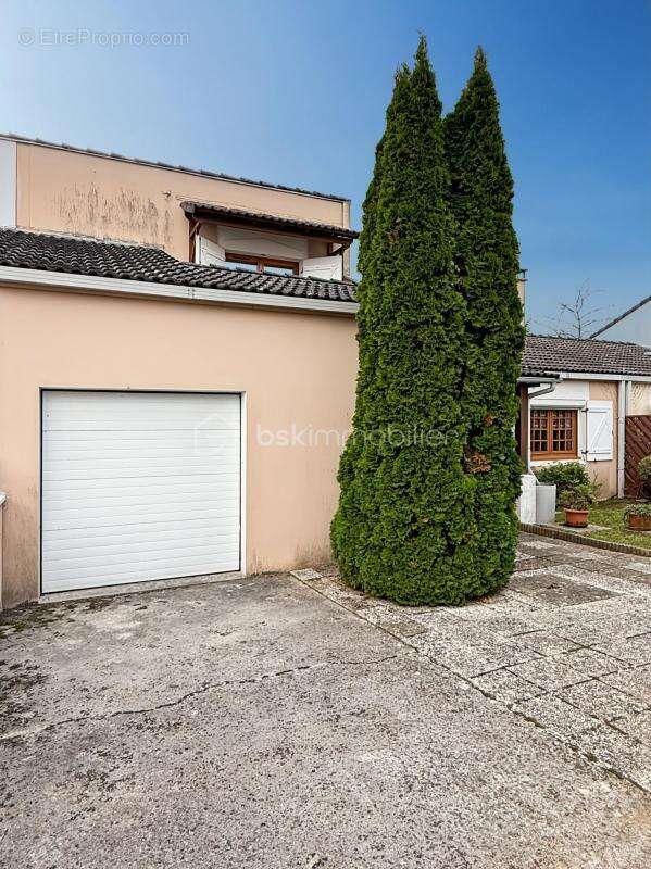 Maison à MOISSY-CRAMAYEL