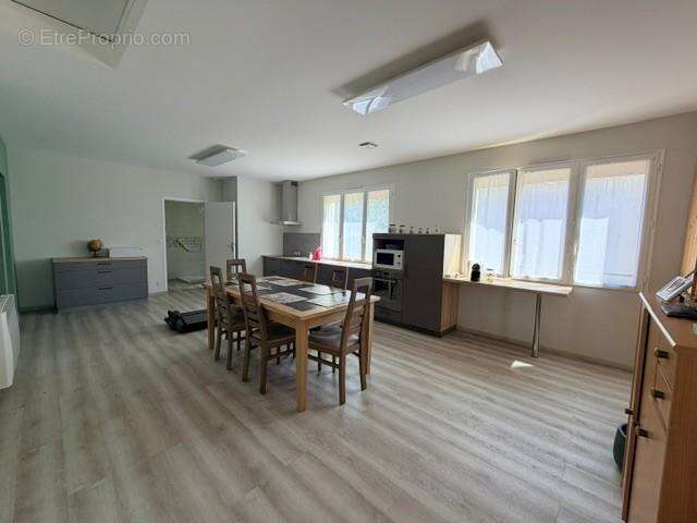 Maison 94 m² à Distre  - photo 7