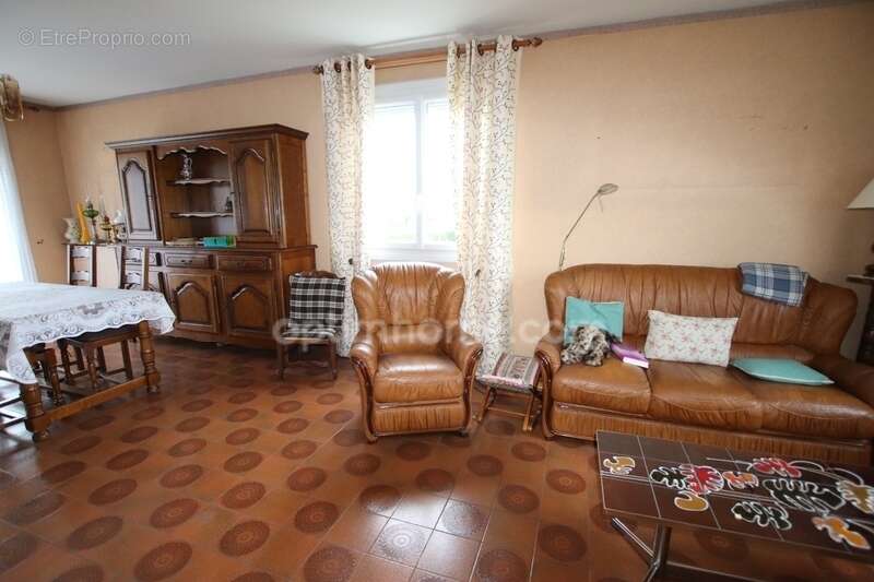 Maison à SAINT-JEAN-DE-LA-RUELLE