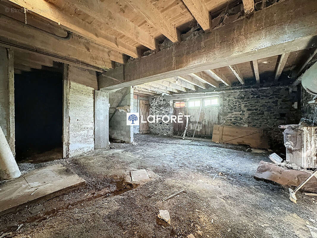 Maison à SAINTE-GENEVIEVE-SUR-ARGENCE