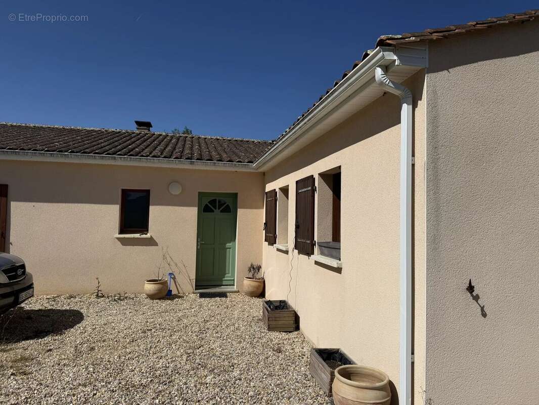 Maison Contemporaine avec Piscine et Près d’un Hectare de Terrain - photo 17