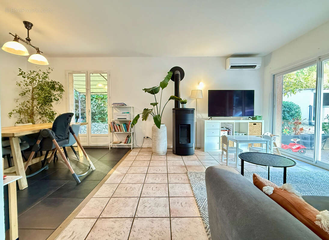 Maison à SOLLIES-TOUCAS