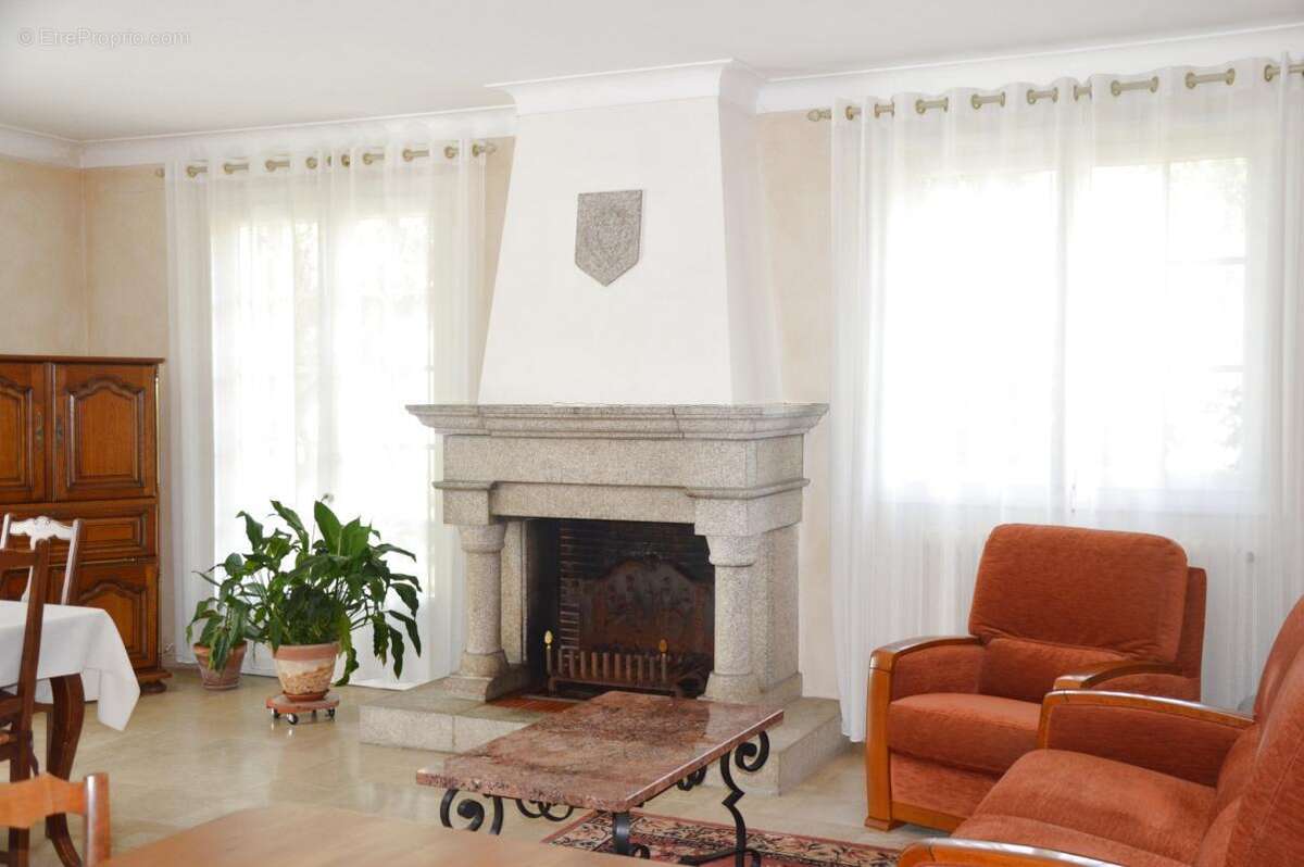 Maison à SAINT-GEORGES-DE-POINTINDOUX