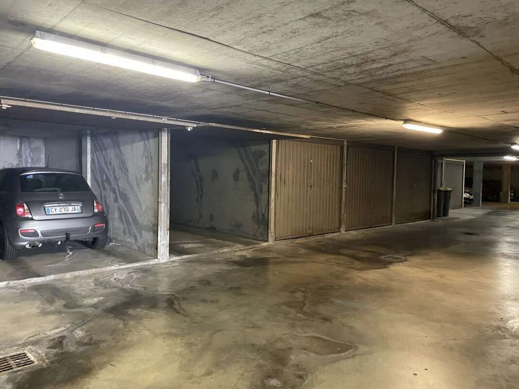 Parking à FRESNES
