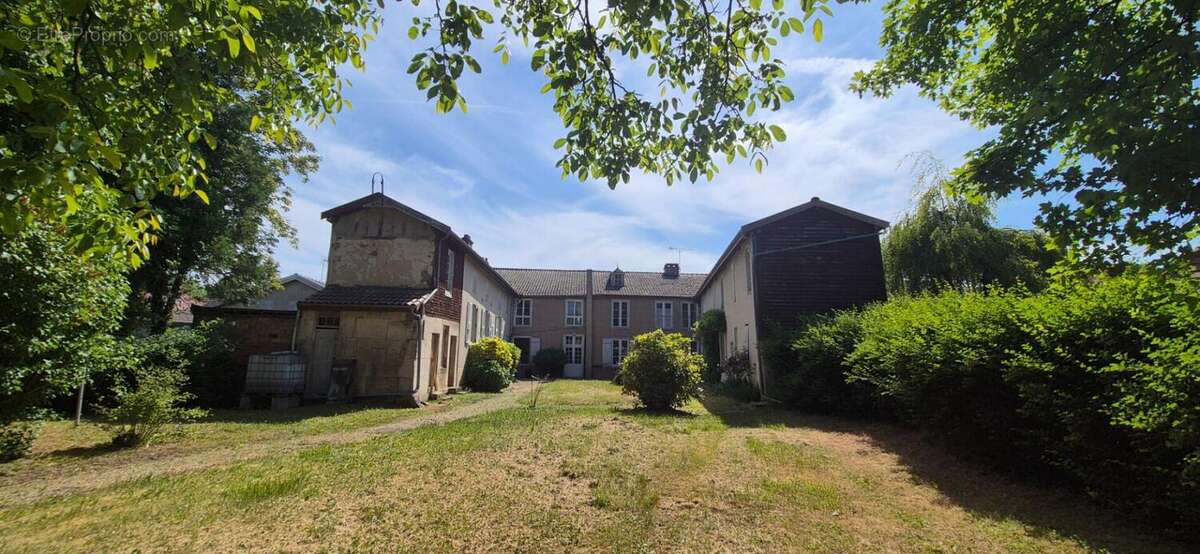 Maison à ECLARON-BRAUCOURT-SAINTE-LIVIERE