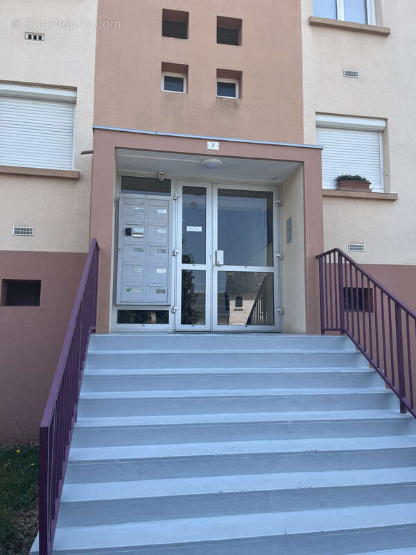 Appartement à ALLONNES