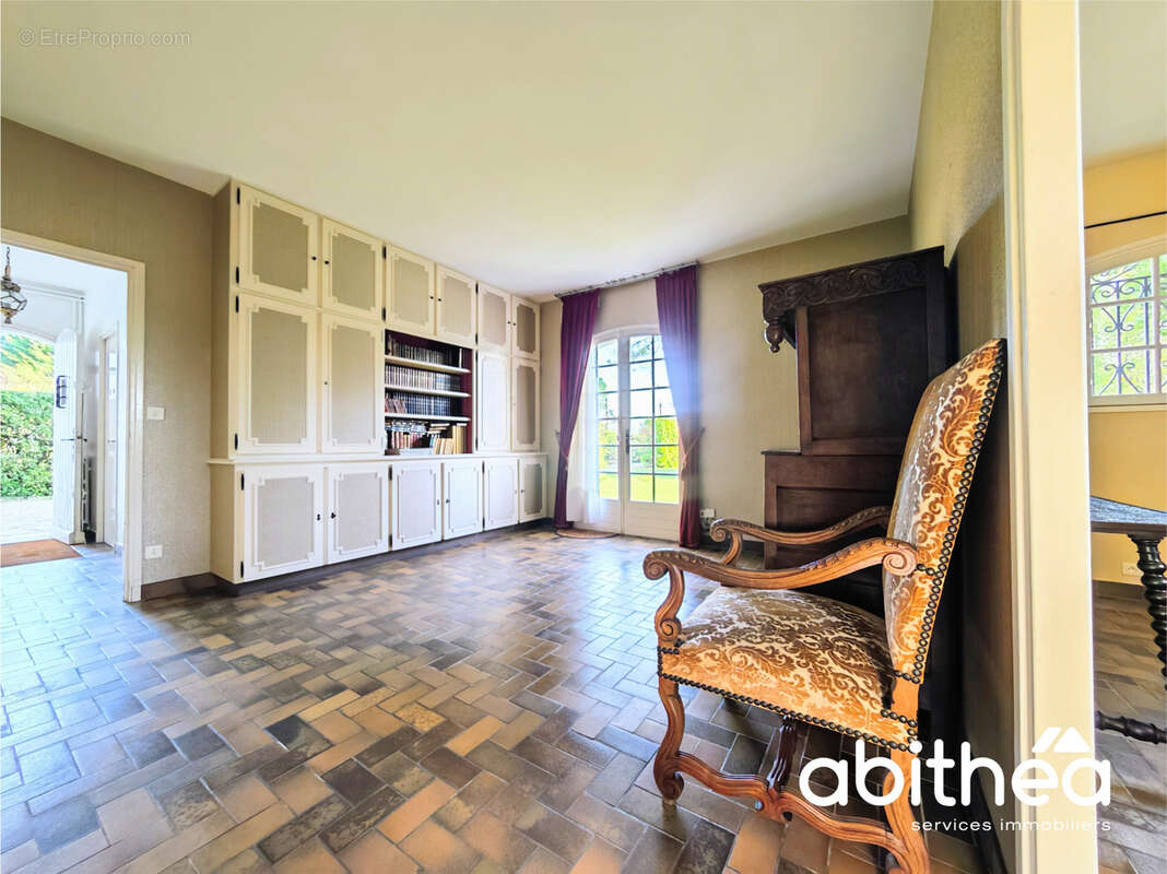 L’élégance d’une maison bourgeoise, les volumes d’une demeure familiale : 250 m2 à découvrir - photo 13