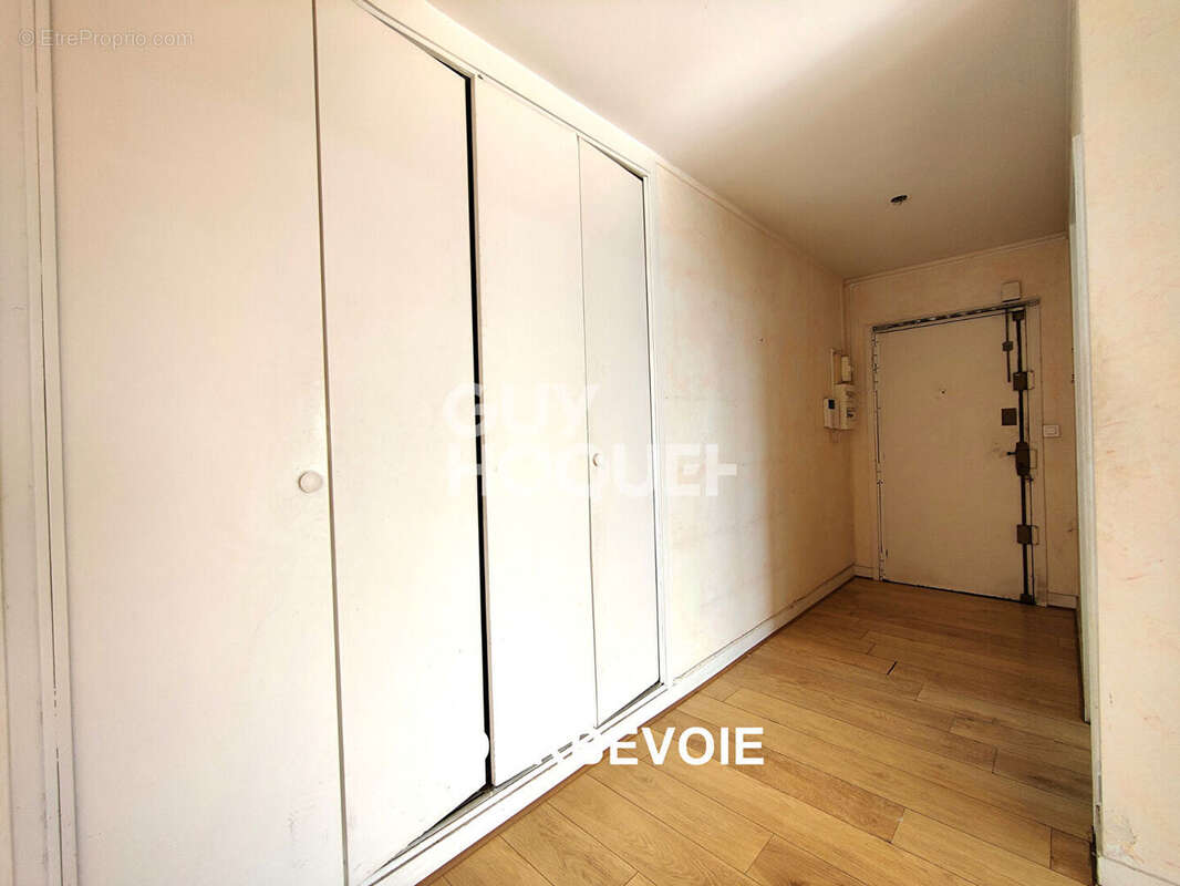 Appartement à COURBEVOIE