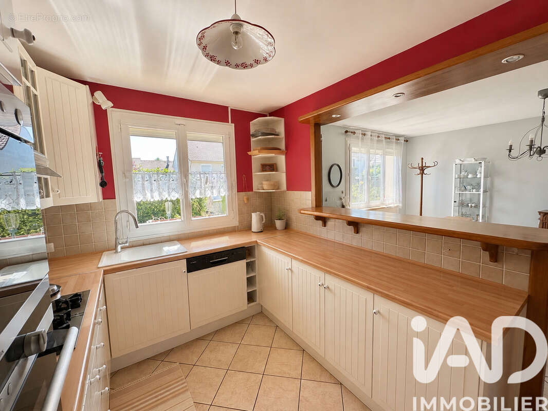 Maison 120 m² à Saint-Arnoult-En-Yvelines  - photo 9