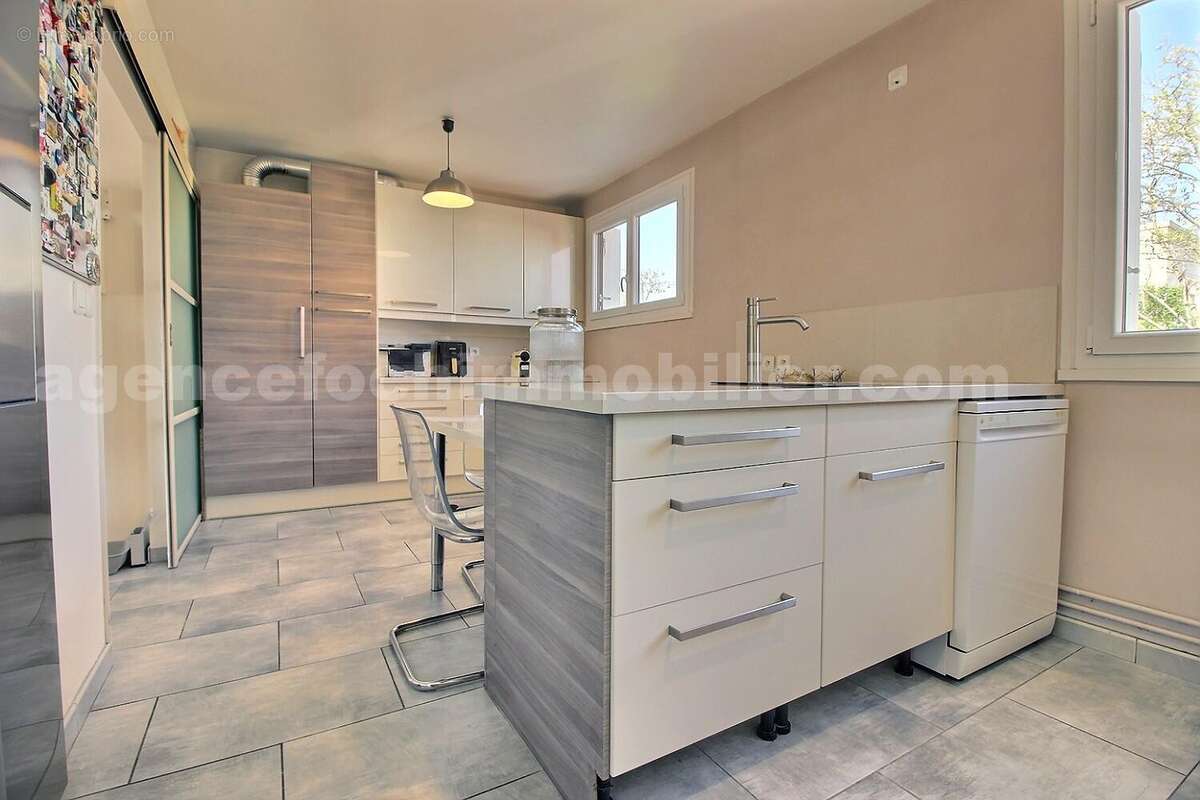 exposio_133842897 - Appartement à SAINT-MAUR-DES-FOSSES