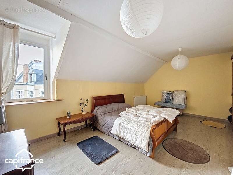 THOUARS  Place Lavault  Maison de 120 m2 4 chambres - photo 9