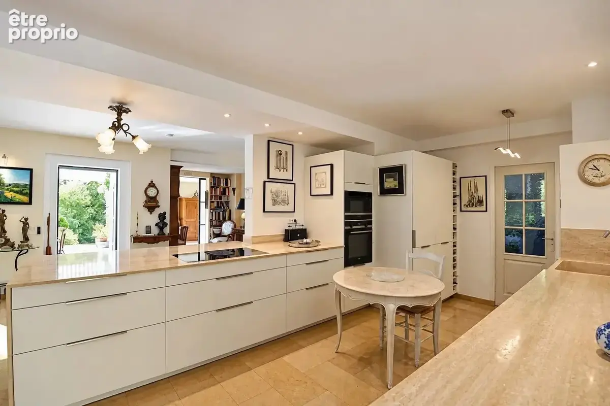Tourrettes – Villa 220 m² avec piscine, studio indépendant et terrain de 5 840 m² - photo 10