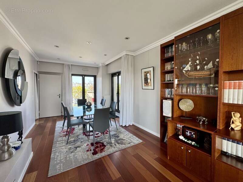 Appartement à SURESNES