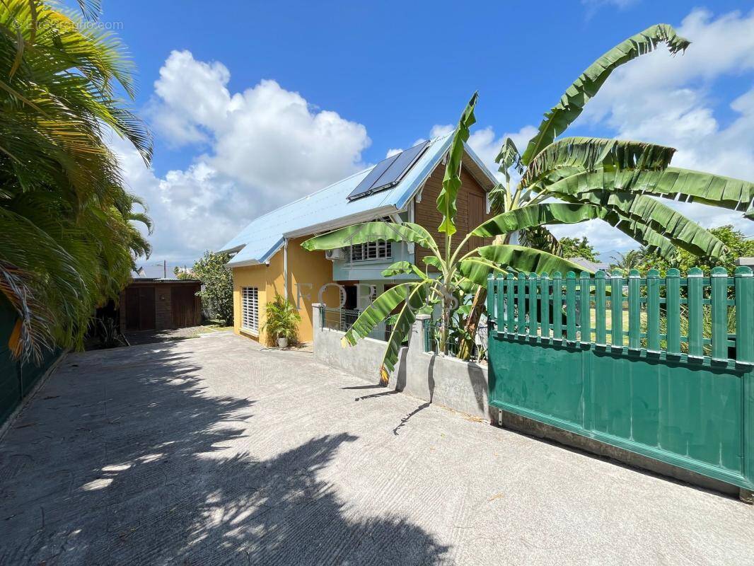 Maison à BAIE-MAHAULT