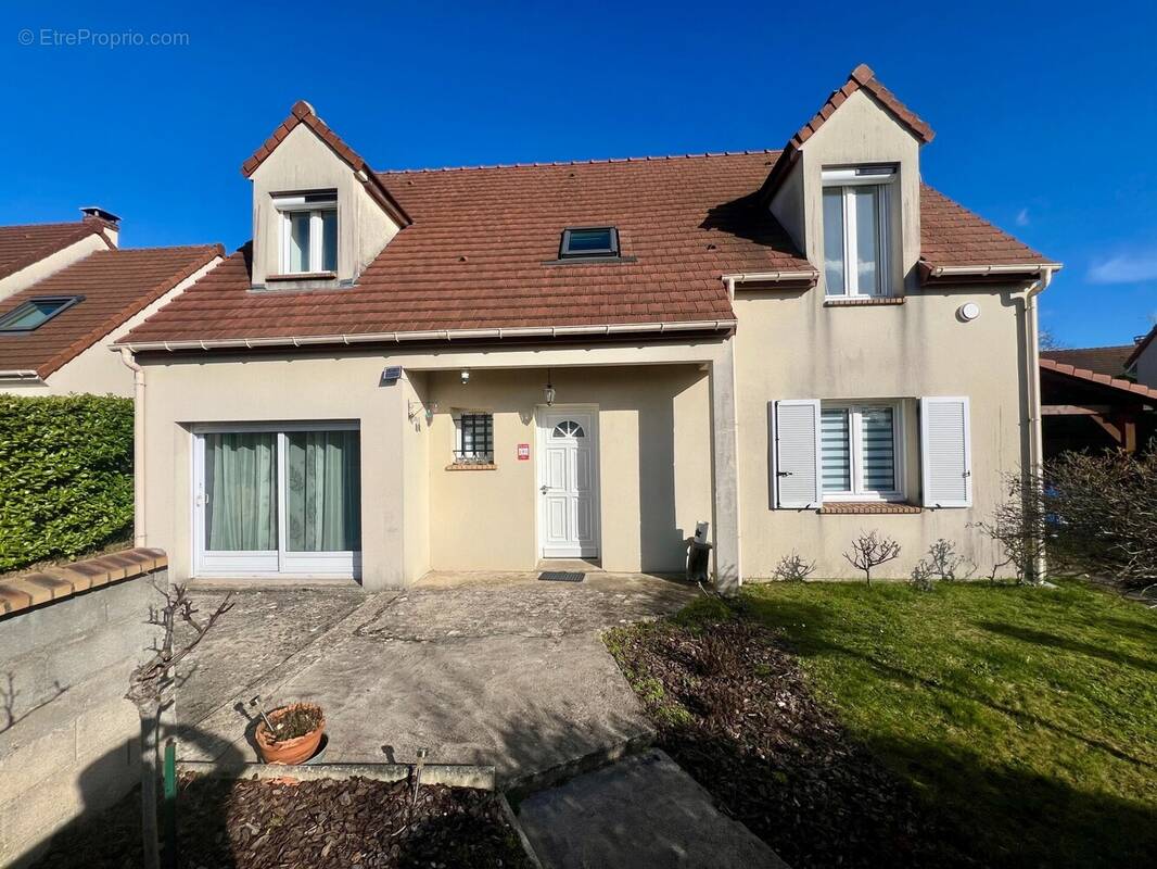 Maison à BRUYERES-LE-CHATEL