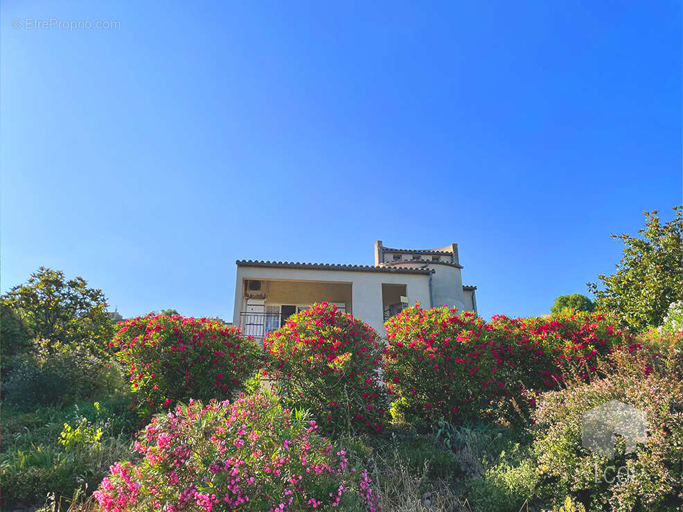 Maison à LA GARDE-ADHEMAR