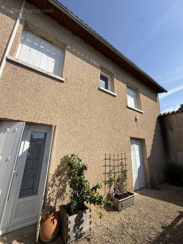 Appartement à ROCHES-PREMARIE-ANDILLE