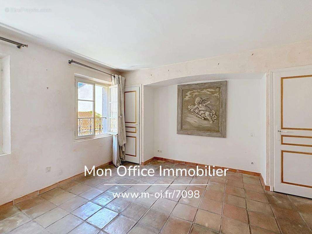 Référence : 7098-les. - maison de maître t7 à rénover au coeur du village de cogolin - photo 8