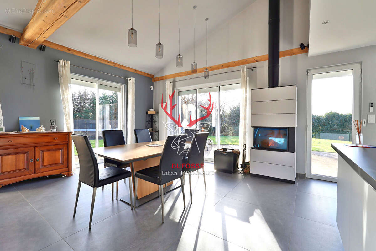 Maison à LA TOUR-DE-SALVAGNY