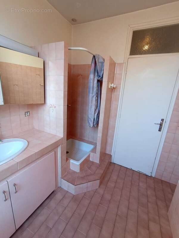 Appartement à SAINT-LAURENT-DU-VAR