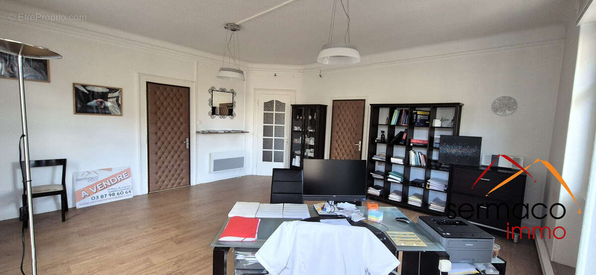 pièce principale de plus de 30 m2 - Appartement à SARREGUEMINES