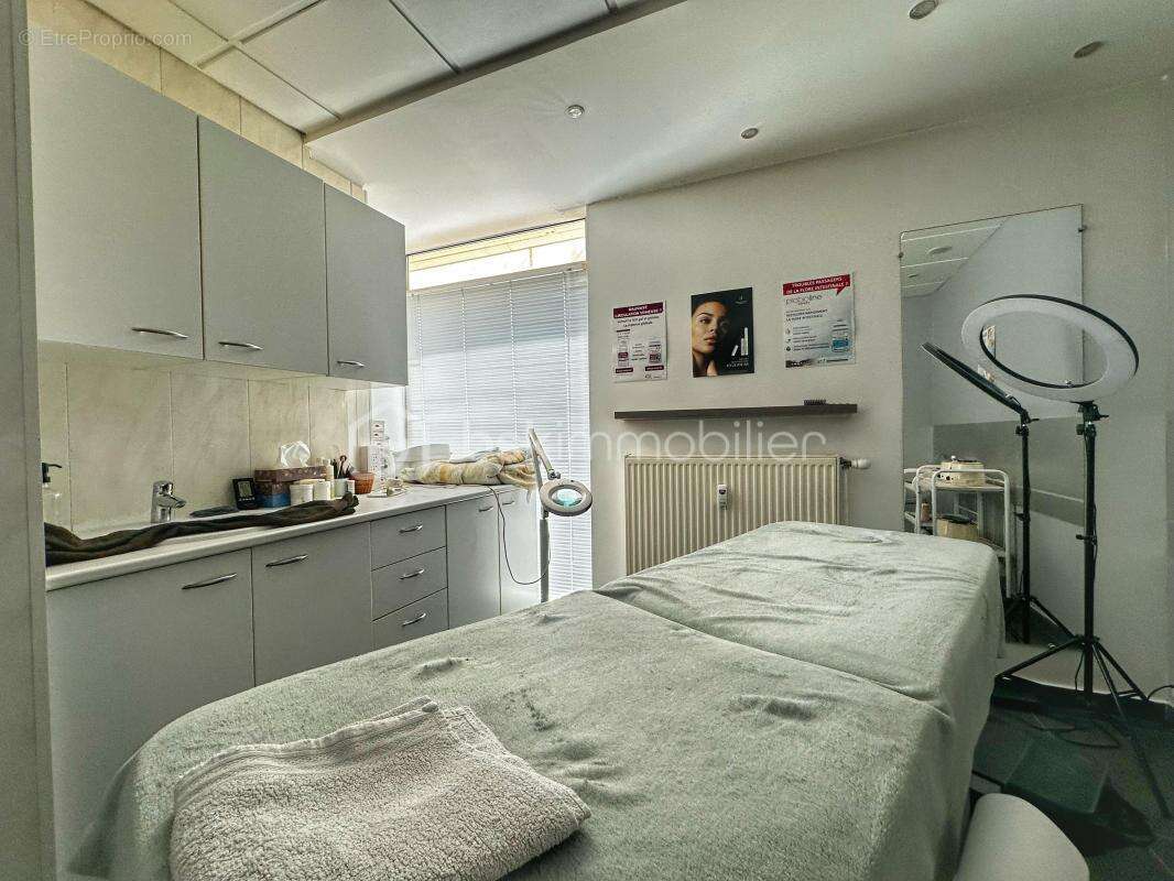 Local professionnel 71 m² – secteur mérande – chambéry – climatisé – double entrée – grande cave - photo 6