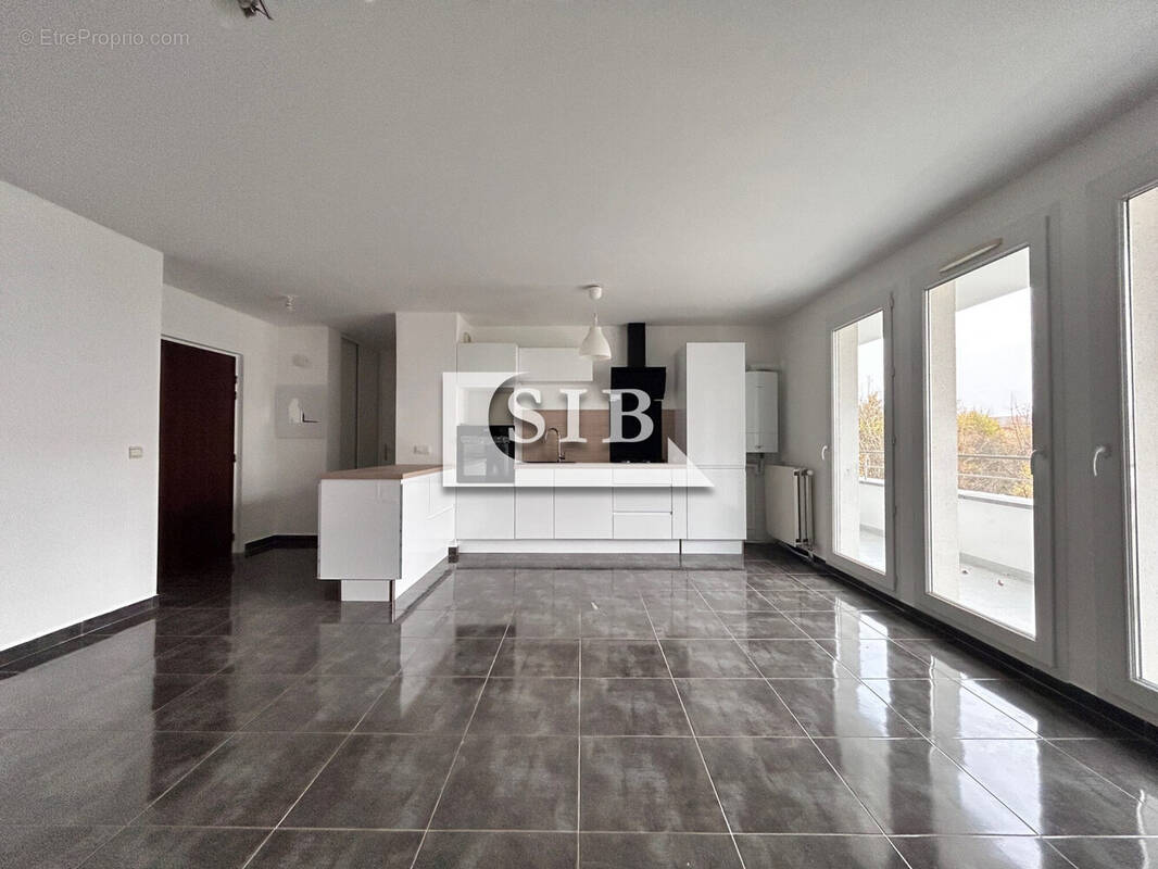 Appartement à SAINTE-GENEVIEVE-DES-BOIS