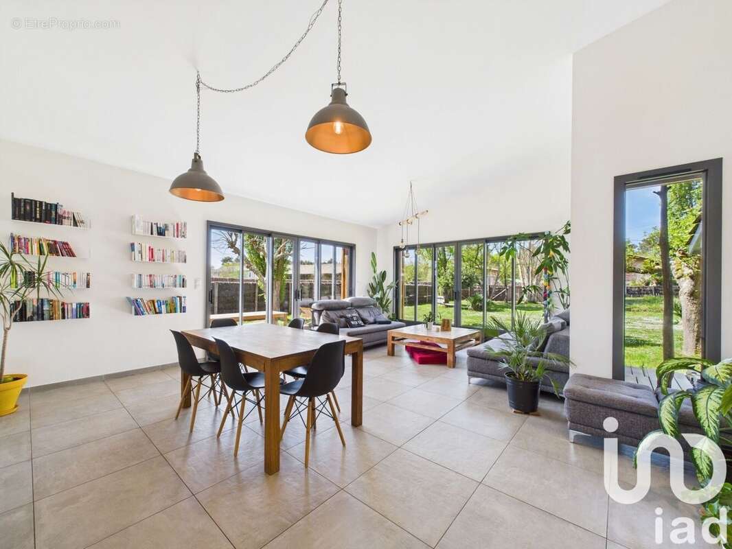 Photo 2 - Maison à SALLES